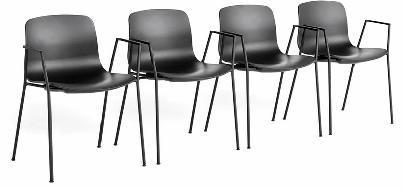 Chaise avec accoudoirs en plastique recyclé vert et pieds en acier noir AAC 18 2.0 - HAY