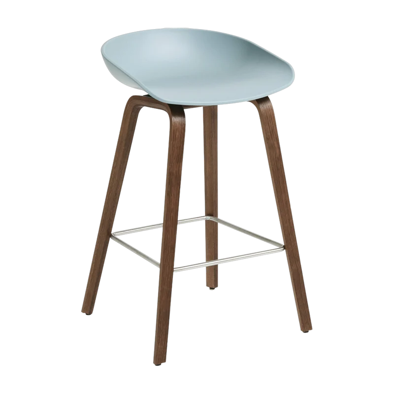 Tabouret de bar en plastique recyclé dusty blue et pieds en noyer 65 cm AAS 32 2.0 - HAY