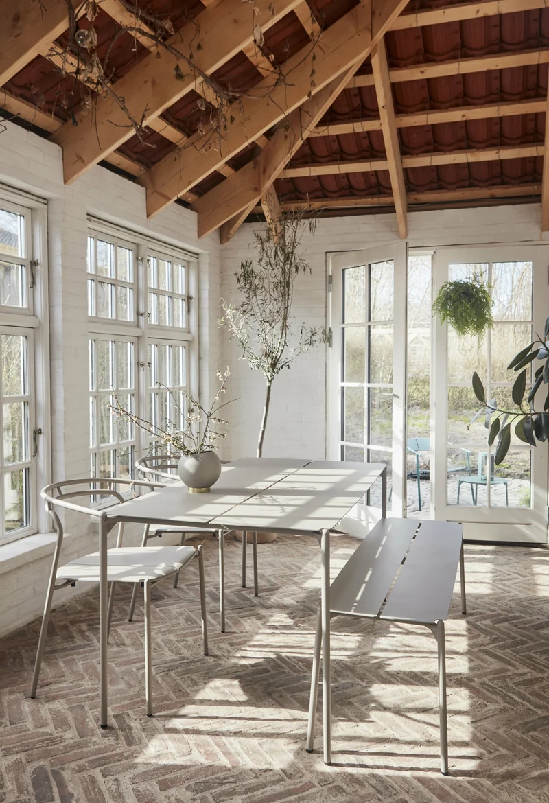 Table à manger en acier taupe 160 x 80 cm Novo - AYTM