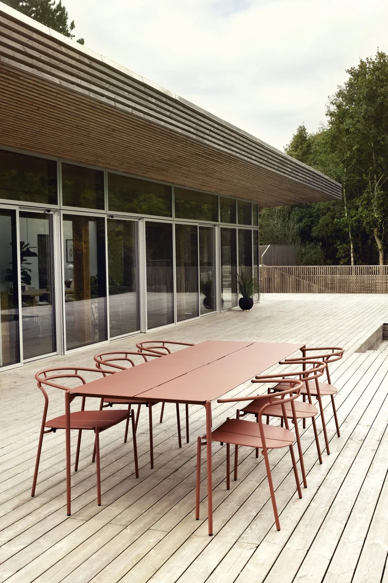 Table à manger en acier taupe 240 x 90 cm Novo - AYTM