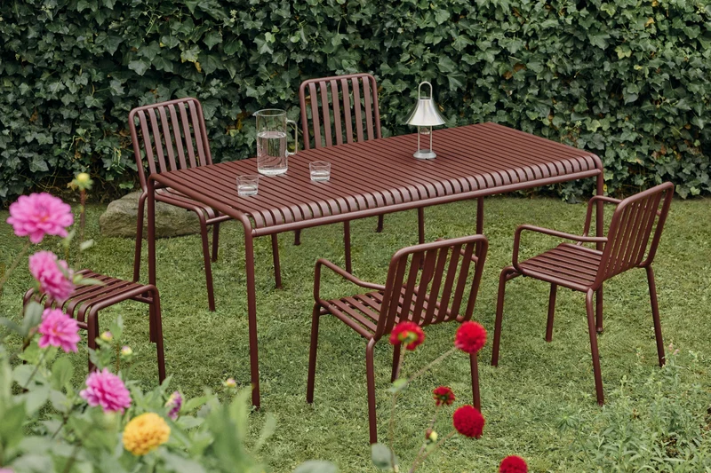Tabouret en métal rouge Palissade - HAY