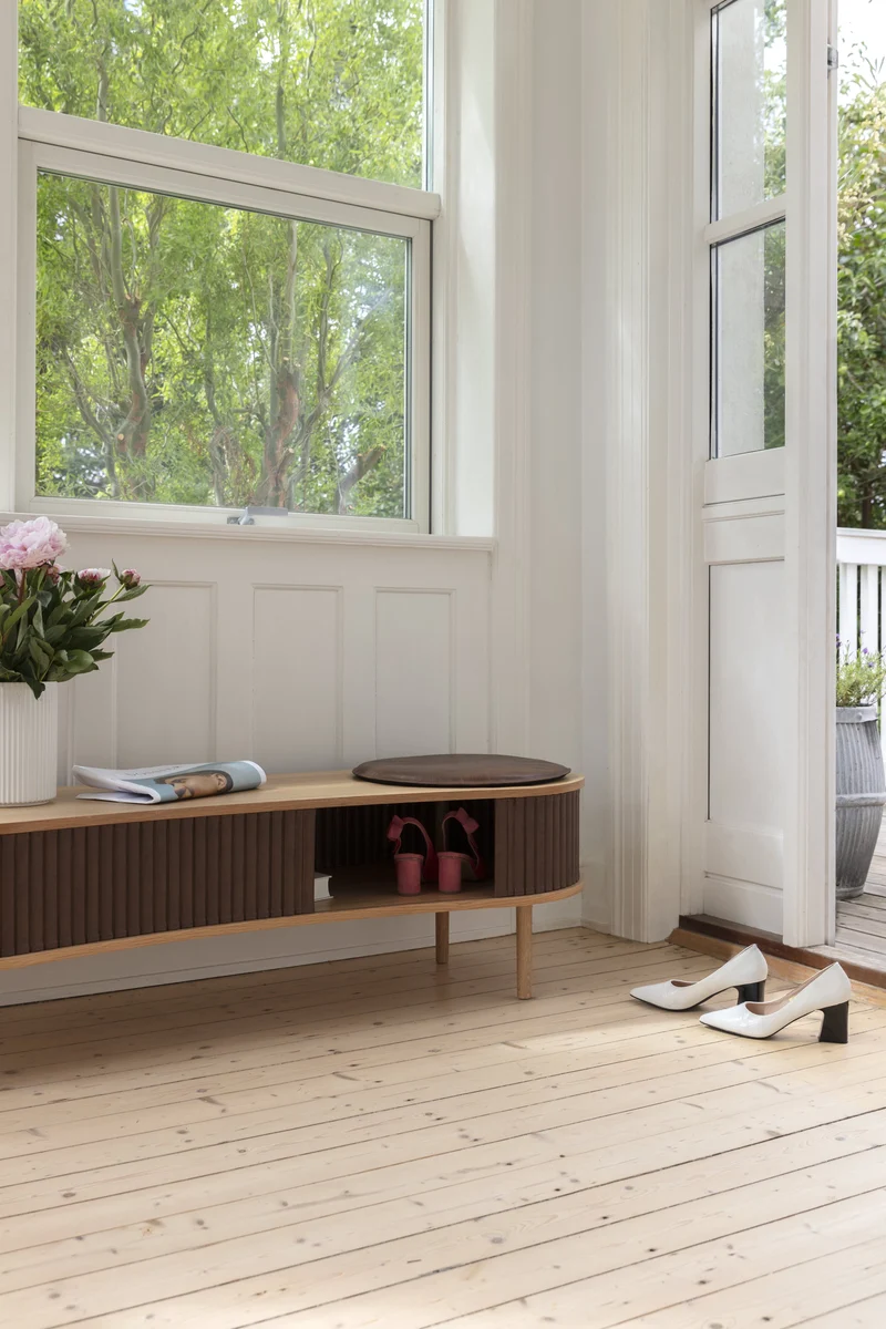 Meuble télévision en chêne foncé beige 40 x 140 cm Audacious - UMAGE