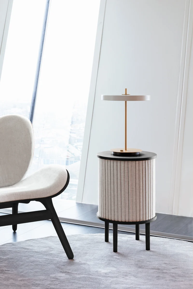 Table d'appoint en chêne noir 59,3 x 38 cm Audacious - UMAGE