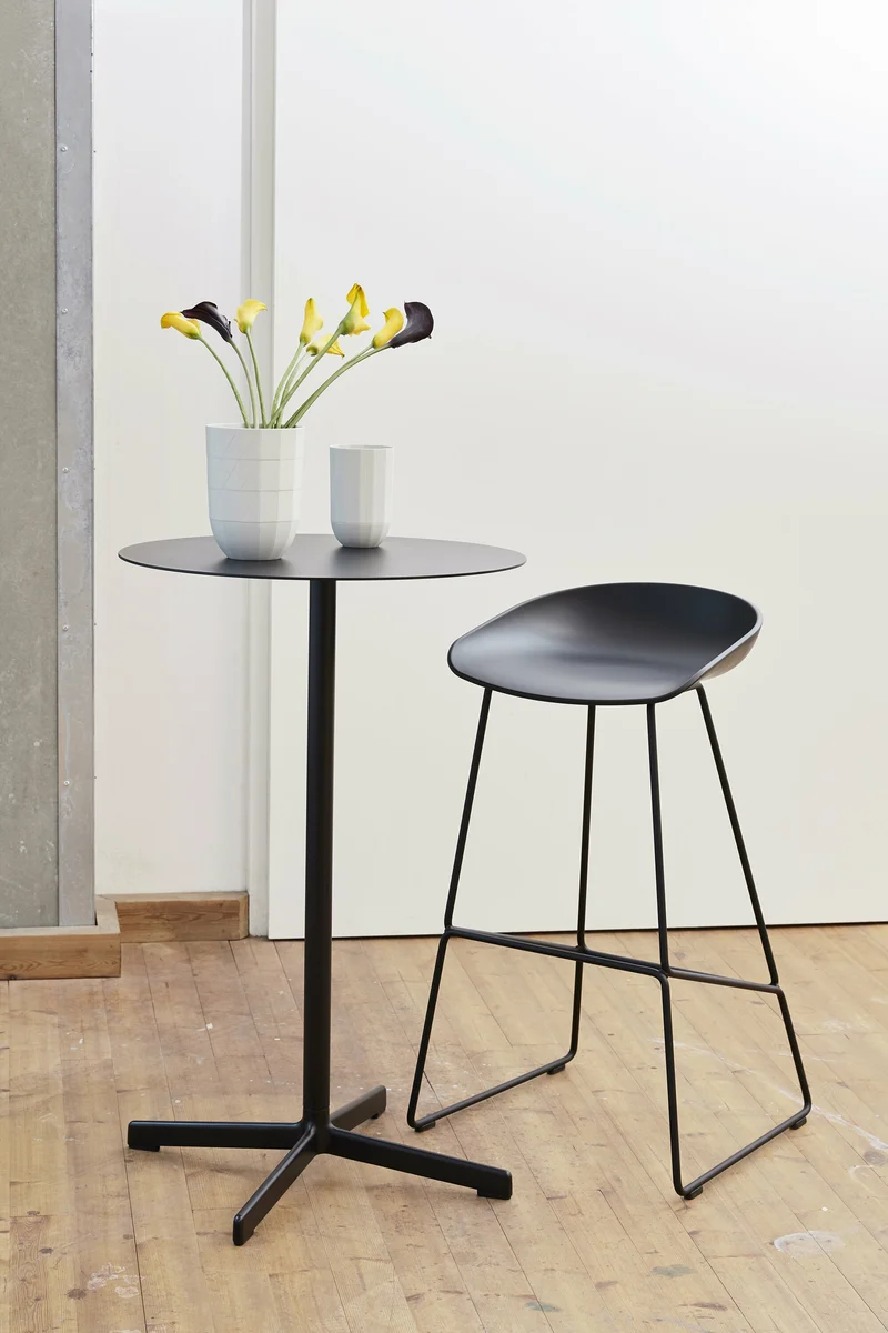 Tabouret de bar en plastique recyclé noir et pieds en acier noir 75 cm AAS 38 2.0 - HAY