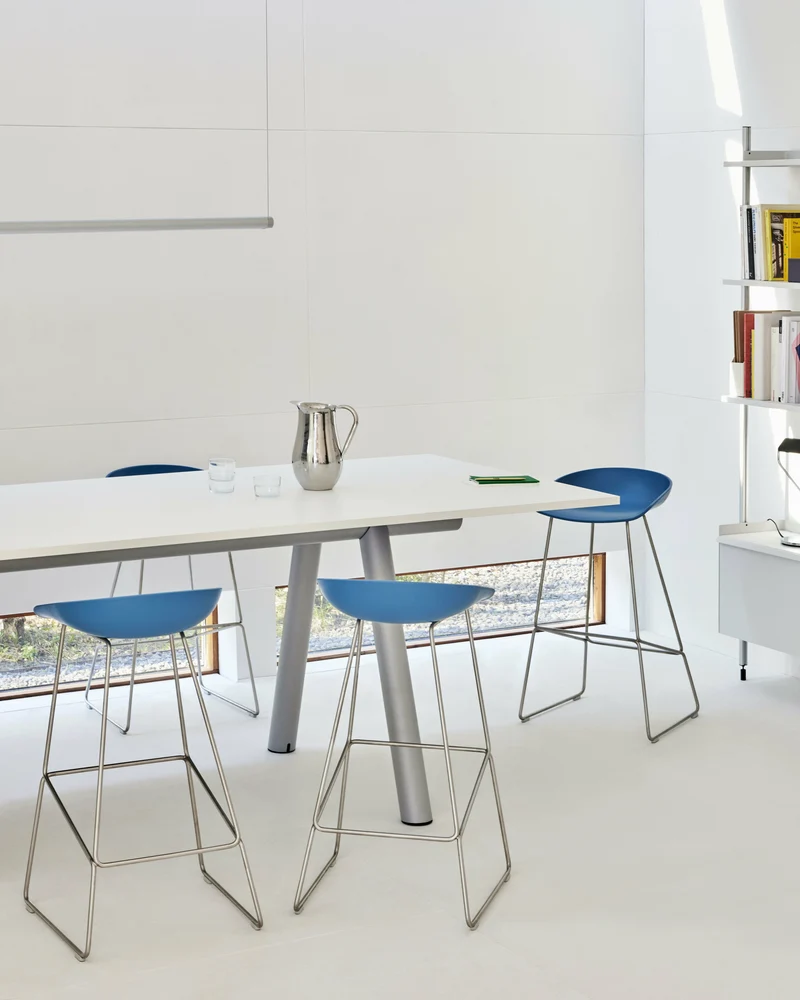 Tabouret de bar en plastique recyclé bleu azure et pieds en acier 75 cm AAS 38 2.0 - HAY