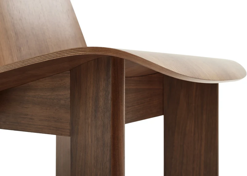 Fauteuil design esprit vintage en noyer naturel Chisel - HAY