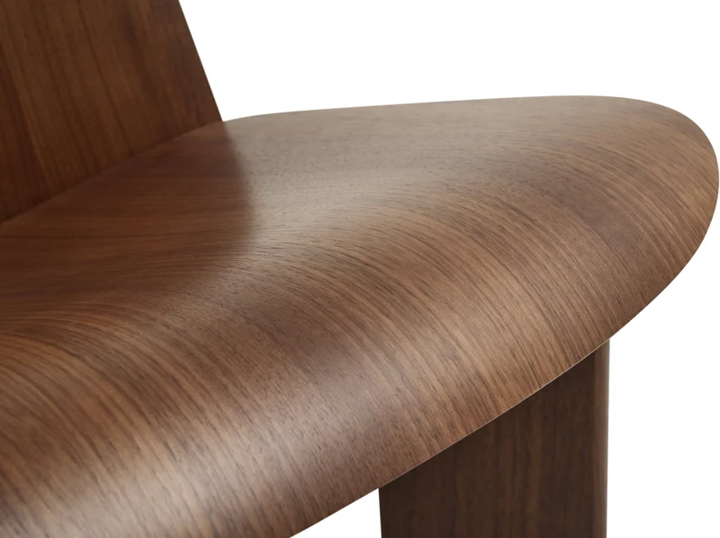 Fauteuil design esprit vintage en noyer naturel Chisel - HAY