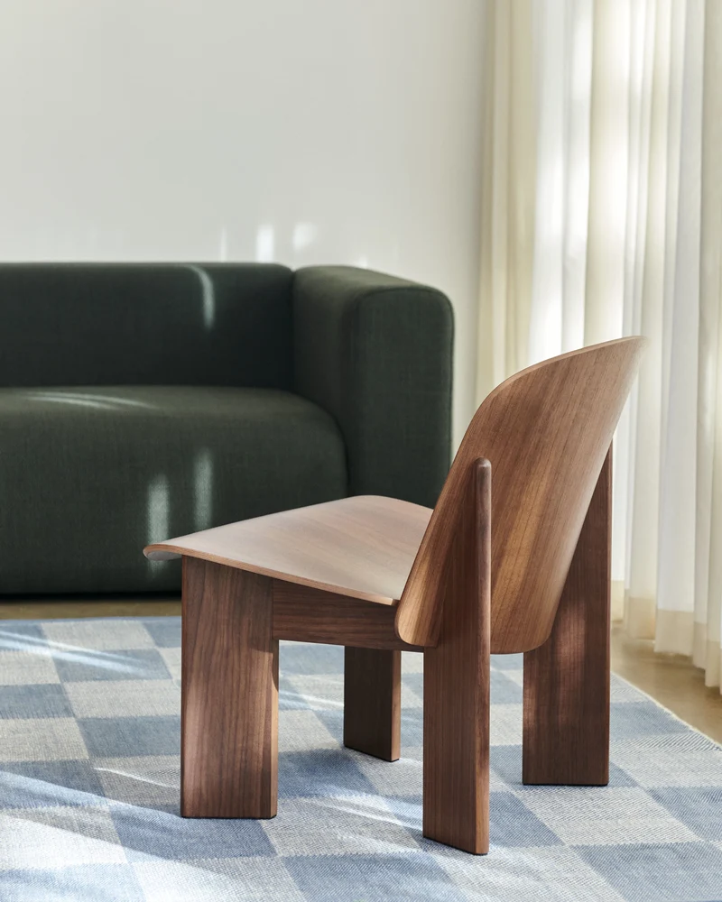 Fauteuil design esprit vintage en noyer naturel Chisel - HAY