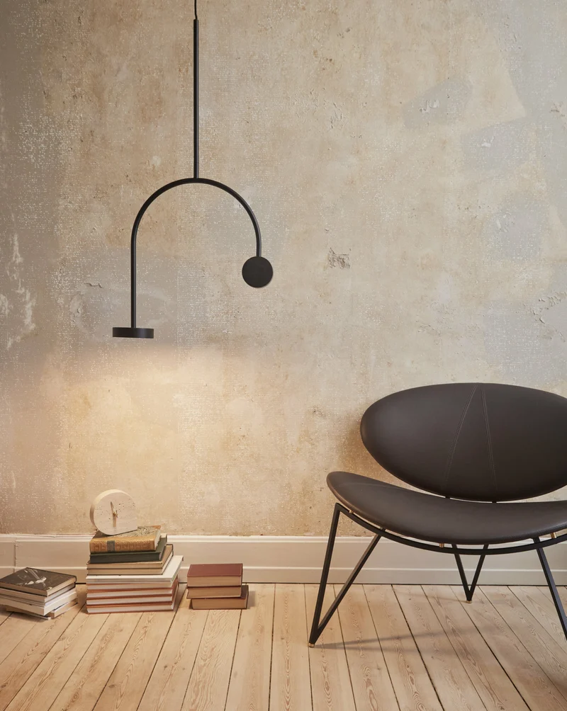 Fauteuil en cuir et piètement en acier noir Semper - AYTM