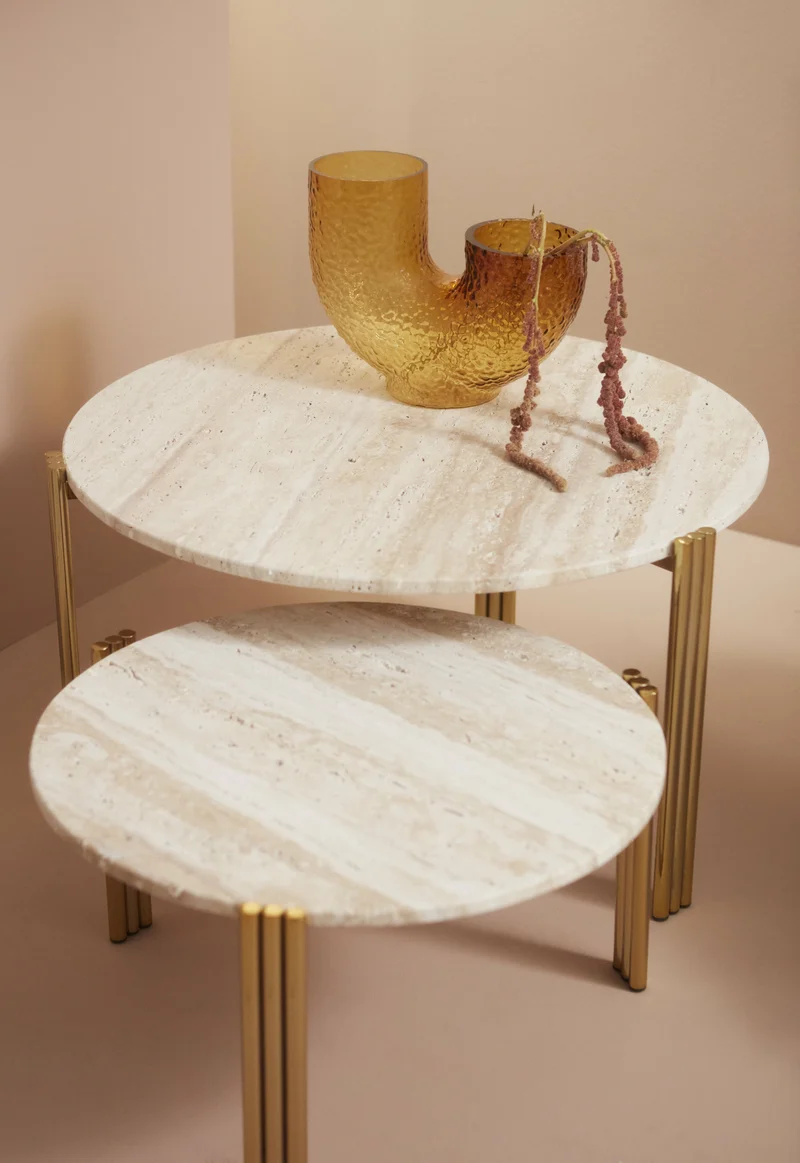 Table basse en acier doré et travertin sable 35 x 60 cm Tribus - AYTM