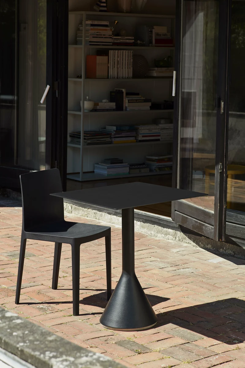 Table cone carrée rouge Palissade - HAY