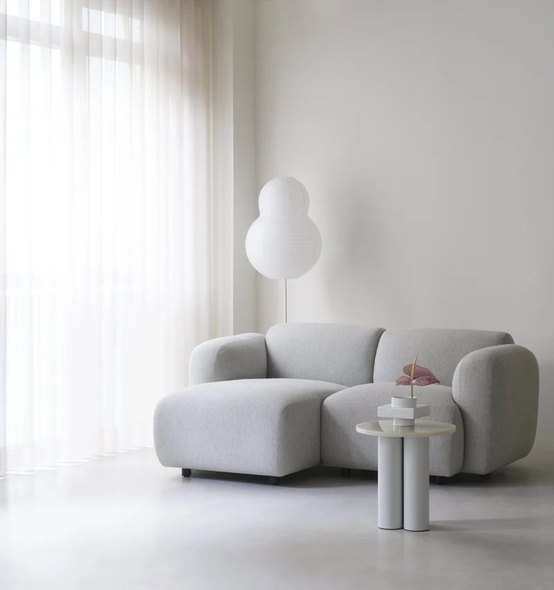 Table d'appoint en acier sable blanc et plateau white carrara 40 x 40 cm Dit - Normann Copenhagen