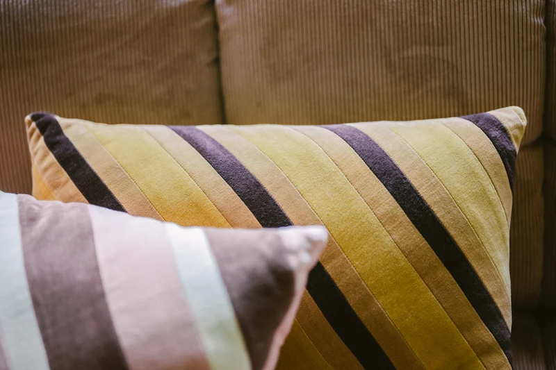 Coussin en velours rayé Honey (50X30Cm) - HKLIVING