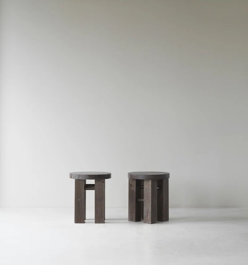 Tabouret en bois de pin foncé 45 x 40 cm Fyr - Normann Copenhagen