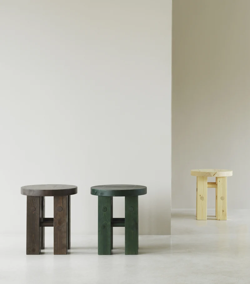 Tabouret en bois de pin foncé 45 x 40 cm Fyr - Normann Copenhagen