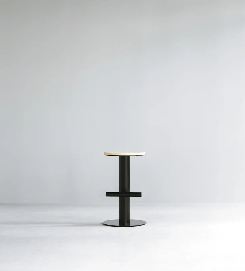 Tabouret de bar en bois de pin et acier noir 65 x 40 cm Pole - Normann Copenhagen