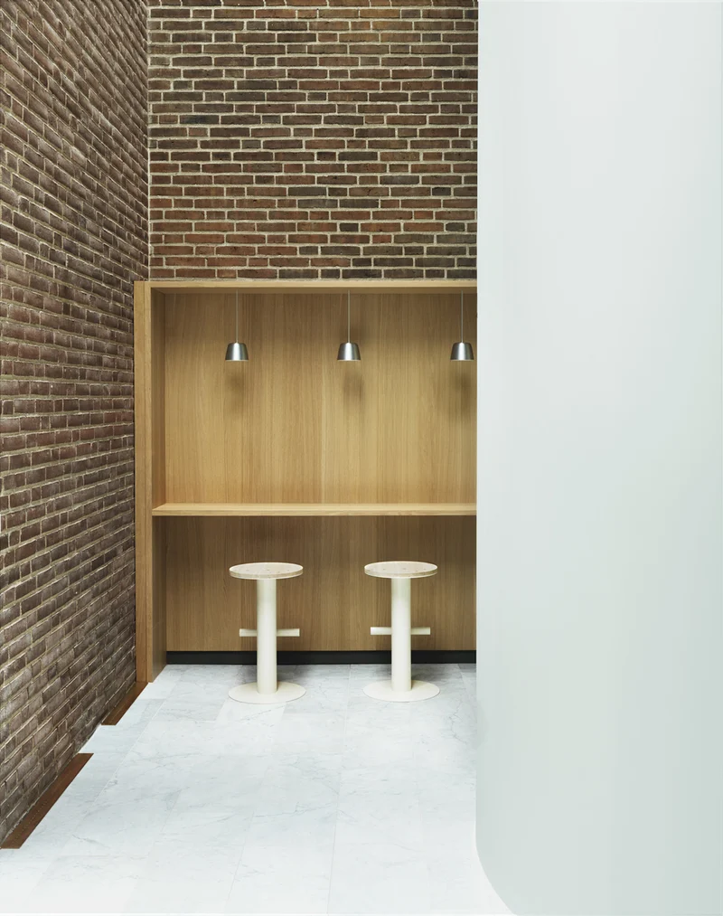 Tabouret de bar en bois de pin et acier beige 65 x 40 cm Pole - Normann Copenhagen