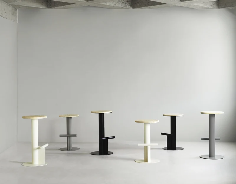 Tabouret de bar en bois de pin et acier beige 65 x 40 cm Pole - Normann Copenhagen