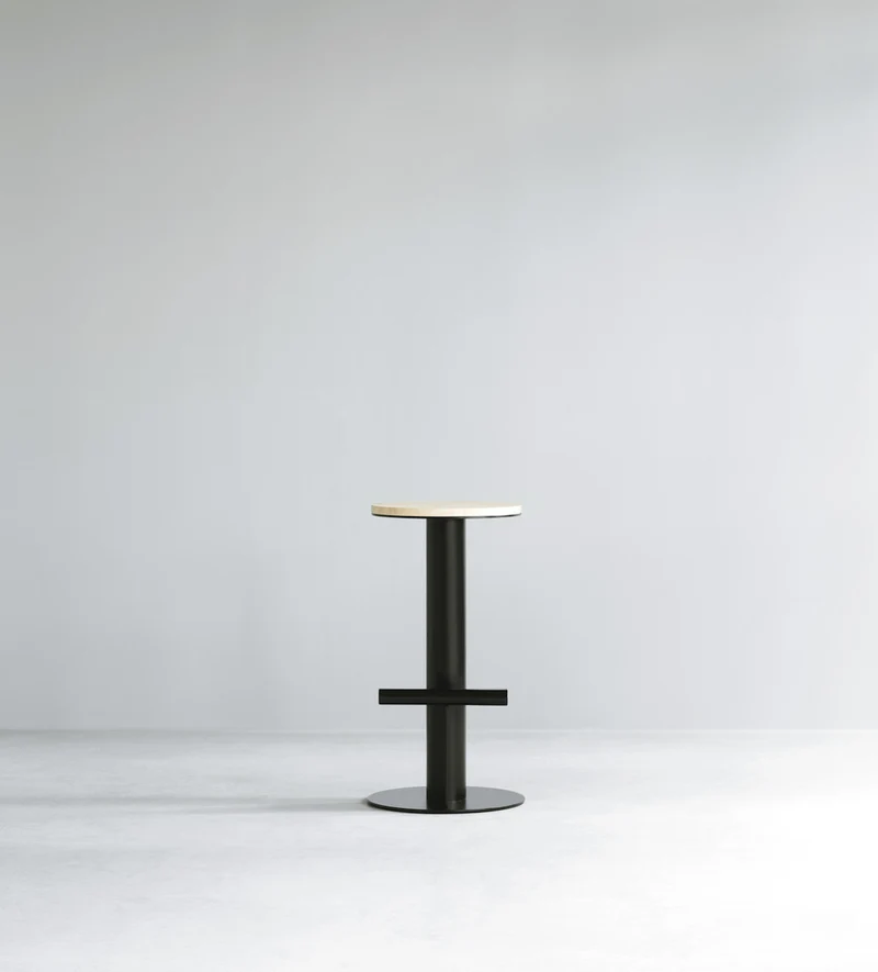 Tabouret de bar en bois de pin et acier noir 75 x 40 cm Pole - Normann Copenhagen