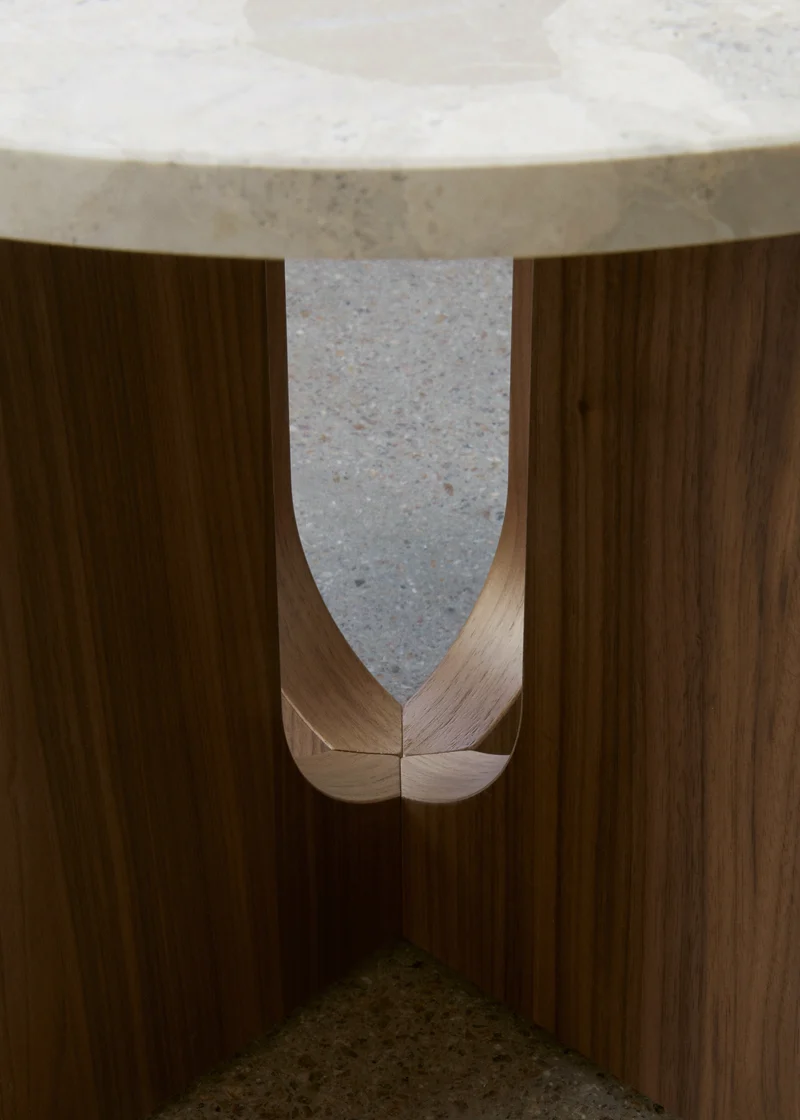 Table d'appoint en noyer et marbre kunis breccia 40 x 50 cm Androgyne - Audo